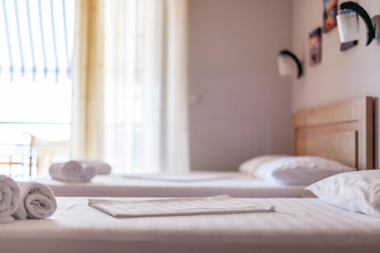 Toni Retzo Rooms Himarë Dış mekan fotoğraf