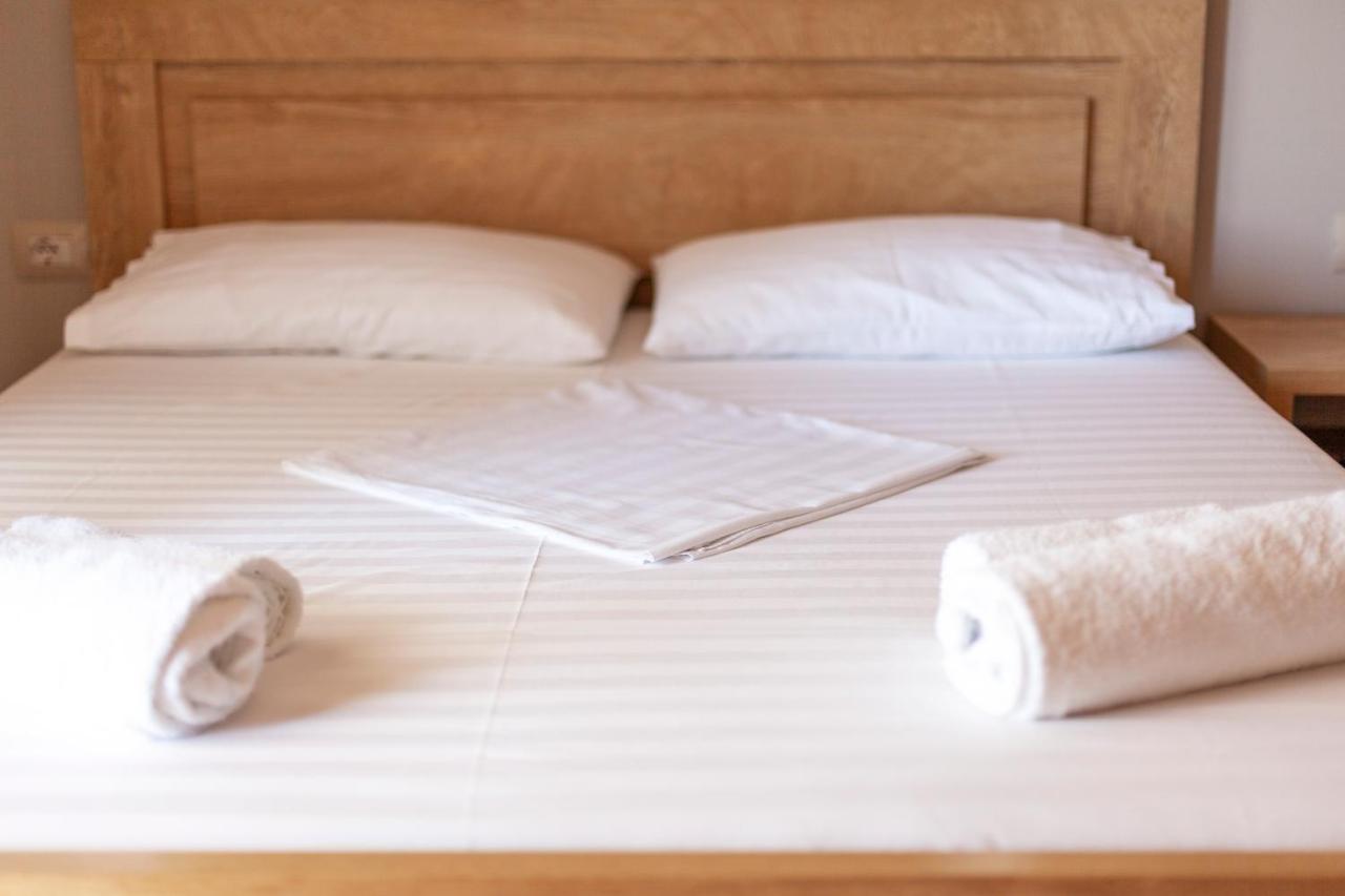Toni Retzo Rooms Himarë Dış mekan fotoğraf