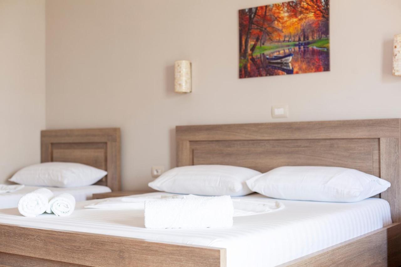 Toni Retzo Rooms Himarë Dış mekan fotoğraf