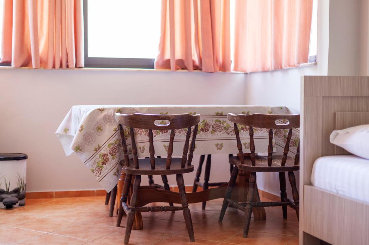 Toni Retzo Rooms Himarë Dış mekan fotoğraf