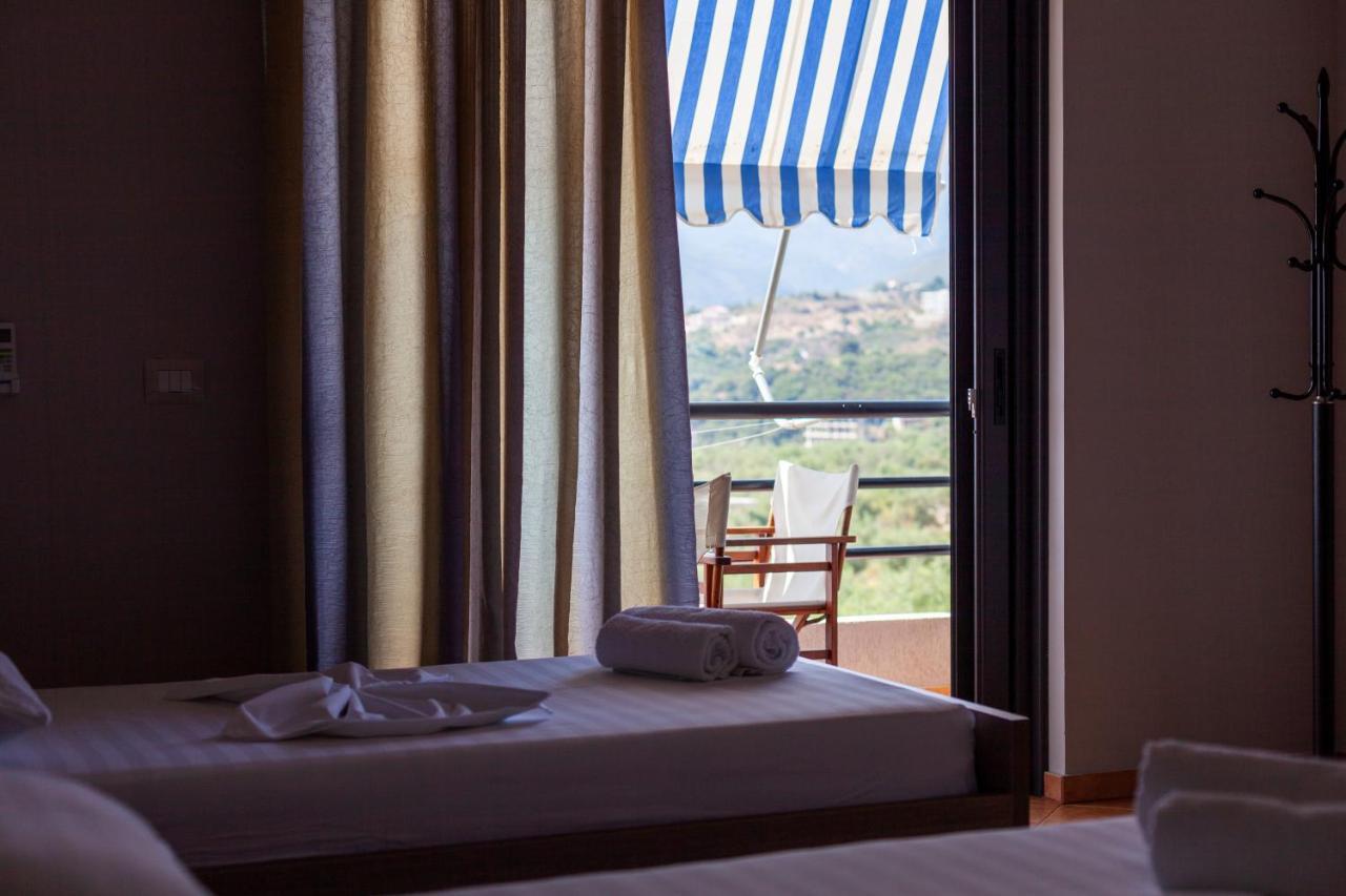 Toni Retzo Rooms Himarë Dış mekan fotoğraf