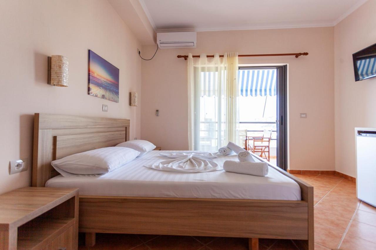 Toni Retzo Rooms Himarë Dış mekan fotoğraf