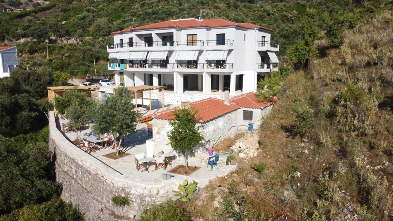 Toni Retzo Rooms Himarë Dış mekan fotoğraf